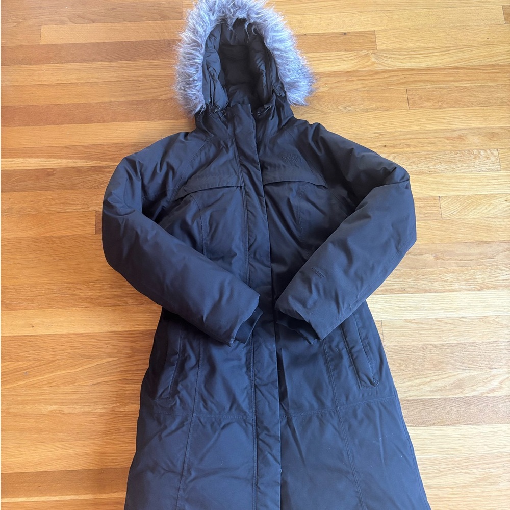 The North Face Women's Black Arctic Parka